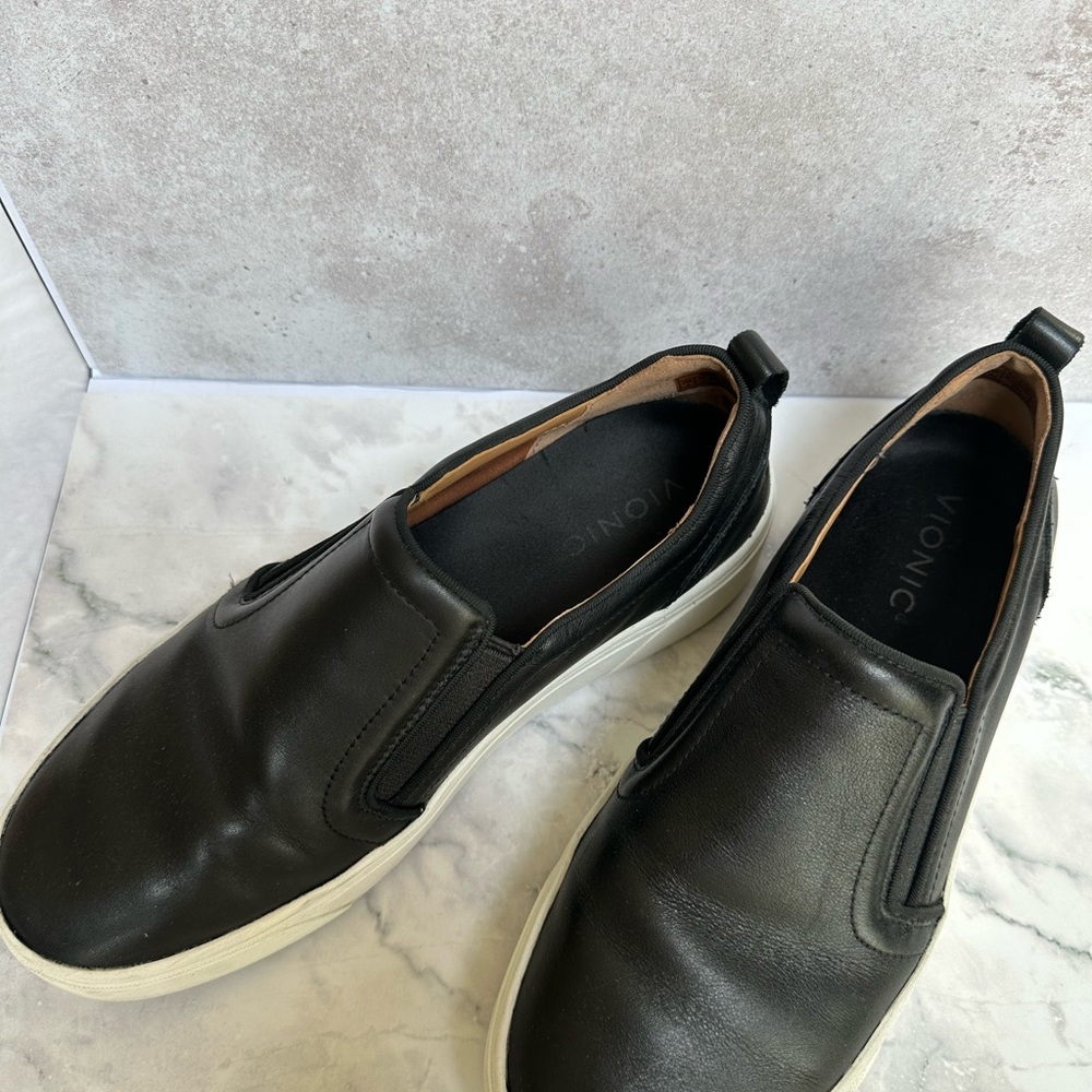 Vionic Women's Black Leather Loafers
